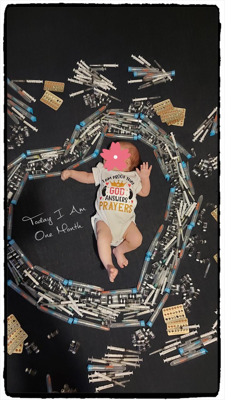 Απρίλης, άνοιξη γλυκιά, κοιλίτσες κρύβουν θαυματά. Μωράκια έρχονται απαλά, σαν άνθη μες στην αγκαλιά 🌹🌺🌻🌸👶