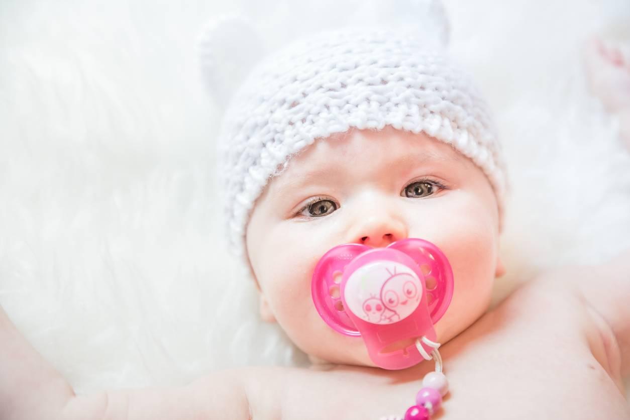 👶 Πιπίλα ή δάχτυλο; Τι είναι καλύτερο για το μωρό σας;